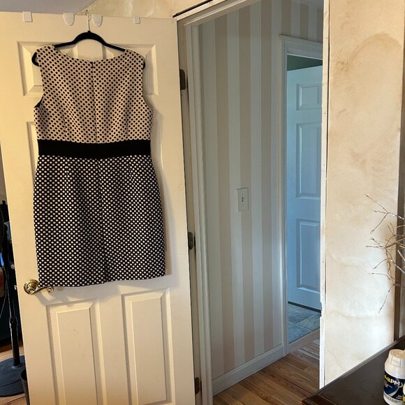 Tahari Reverse Polka Dot Cocktail dress, Size 16 - Picture 2 of 7